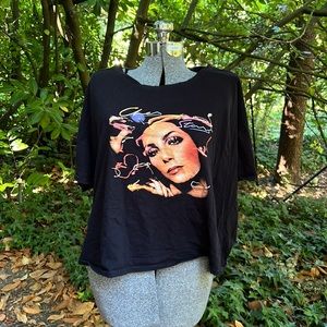 Plus-size Cher crop top tee